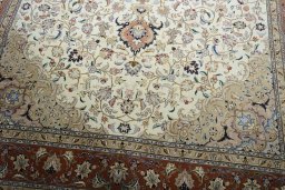 Close-up detail of New Tabriz 50/60/70 Raj rug from Iran / Persia showing Cork weave