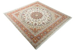 Close-up detail of New Tabriz 50/60/70 Raj rug from Iran / Persia showing Cork weave