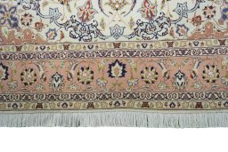 Corner detail of New Tabriz 50/60/70 Raj rug showing border pattern and Cork pile