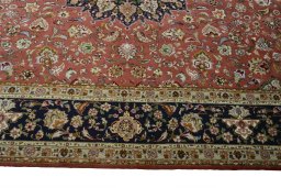 Close-up detail of New Tabriz 50/60/70 Raj rug from Iran / Persia showing Cork weave