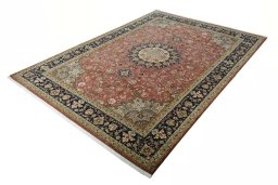 Corner detail of New Tabriz 50/60/70 Raj rug showing border pattern and Cork pile