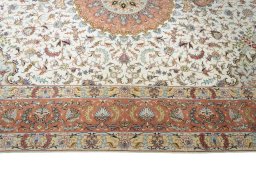 Close-up detail of New Tabriz 50/60/70 Raj rug from Iran / Persia showing Cork weave