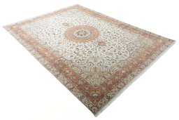 Close-up detail of New Tabriz 50/60/70 Raj rug from Iran / Persia showing Cork weave