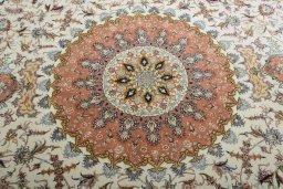 Central medallion detail of New Tabriz 50/60/70 Raj rug from Iran / Persia