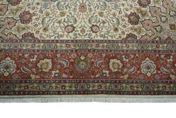 Corner detail of New Tabriz 50/60/70 Raj rug showing border pattern and Cork pile