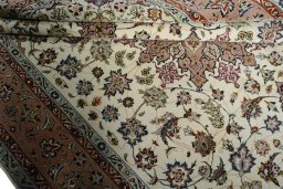 Close-up detail of New Tabriz 50/60/70 Raj rug from Iran / Persia showing Cork weave