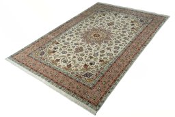 Corner detail of New Tabriz 50/60/70 Raj rug showing border pattern and Cork pile