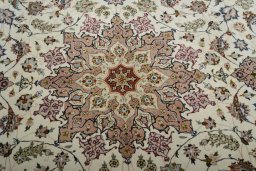 Central medallion detail of New Tabriz 50/60/70 Raj rug from Iran / Persia