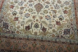 Close-up detail of New Tabriz 50/60/70 Raj rug from Iran / Persia showing Cork weave