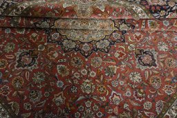 Close-up detail of New Tabriz 50/60/70 Raj rug from Iran / Persia showing Cork weave