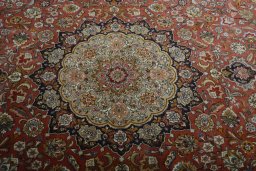 Central medallion detail of New Tabriz 50/60/70 Raj rug from Iran / Persia