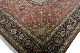 Close-up detail of New Tabriz 50/60/70 Raj rug from Iran / Persia showing Cork weave