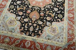 Close-up detail of New Tabriz 50/60/70 Raj rug from Iran / Persia showing Cork weave