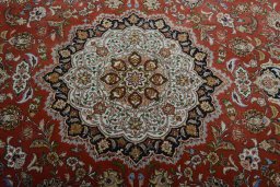 Central medallion detail of New Tabriz 50/60/70 Raj rug from Iran / Persia