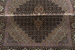 Close-up detail of New Tabriz 50/60/70 Raj rug from Iran / Persia showing Cork weave