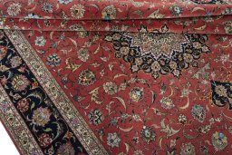 Close-up detail of New Tabriz 50/60/70 Raj rug from Iran / Persia showing Cork weave