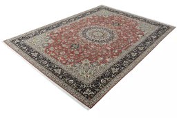 Corner detail of New Tabriz 50/60/70 Raj rug showing border pattern and Cork pile