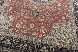 Close-up detail of New Tabriz 50/60/70 Raj rug from Iran / Persia showing Cork weave