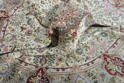 Close-up detail of New Tabriz 50/60/70 Raj rug from Iran / Persia showing Cork weave