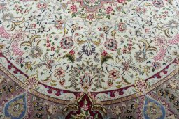 Close-up detail of New Tabriz 50/60/70 Raj rug from Iran / Persia showing Cork weave