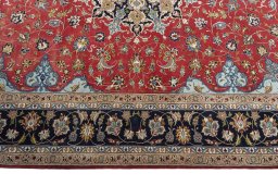 Corner detail of New Tabriz 50/60/70 Raj rug showing border pattern and Cork pile