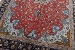 Close-up detail of New Tabriz 50/60/70 Raj rug from Iran / Persia showing Cork weave
