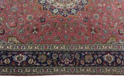Corner detail of New Tabriz 50/60/70 Raj rug showing border pattern and Cork pile