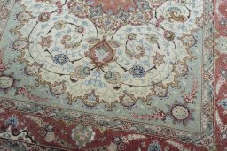 Close-up detail of New Tabriz 50/60/70 Raj rug from Iran / Persia showing Cork weave