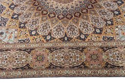 Corner detail of New Tabriz 50/60/70 Raj rug showing border pattern and Cork pile