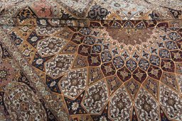 Close-up detail of New Tabriz 50/60/70 Raj rug from Iran / Persia showing Cork weave