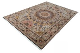 Corner detail of New Tabriz 50/60/70 Raj rug showing border pattern and Cork pile