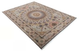 Close-up detail of New Tabriz 50/60/70 Raj rug from Iran / Persia showing Cork weave
