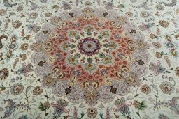 Central medallion detail of New Tabriz 50/60/70 Raj rug from Iran / Persia