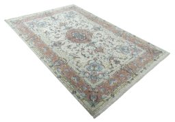 Close-up detail of New Tabriz 50/60/70 Raj rug from Iran / Persia showing Cork weave