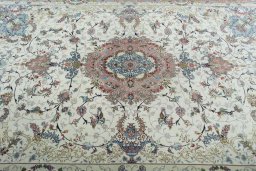Central medallion detail of New Tabriz 50/60/70 Raj rug from Iran / Persia
