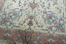 Close-up detail of New Tabriz 50/60/70 Raj rug from Iran / Persia showing Cork weave