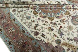 Close-up detail of 2000s Tabriz 50/60/70 Raj rug from Iran / Persia showing Cork weave