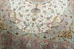 Close-up detail of 2000s Tabriz 50/60/70 Raj rug from Iran / Persia showing Cork weave