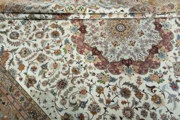 Close-up detail of 2000s Tabriz 50/60/70 Raj rug from Iran / Persia showing Cork weave