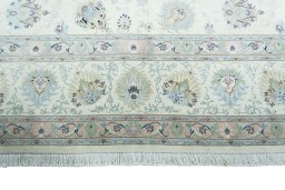 Close-up detail of 2000s Tabriz 50/60/70 Raj rug from Iran / Persia showing Cork weave
