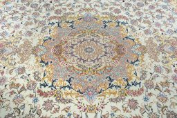 Central medallion detail of 2000s Tabriz 50/60/70 Raj rug from Iran / Persia
