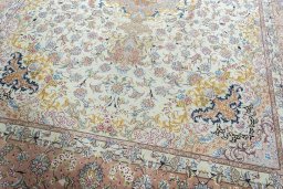 Close-up detail of 2000s Tabriz 50/60/70 Raj rug from Iran / Persia showing Cork weave