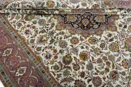 Close-up detail of 2000s Tabriz 50/60/70 Raj rug from Iran / Persia showing Cork weave