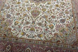 Close-up detail of 2000s Tabriz 50/60/70 Raj rug from Iran / Persia showing Cork weave