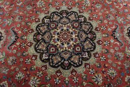 Central medallion detail of 2000s Tabriz 50/60/70 Raj rug from Iran / Persia