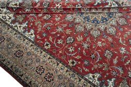 Close-up detail of 2000s Tabriz 50/60/70 Raj rug from Iran / Persia showing Cork weave