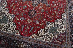 Close-up detail of 2000s Tabriz 50/60/70 Raj rug from Iran / Persia showing Cork weave