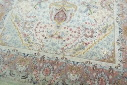 Close-up detail of 2000s Tabriz 50/60/70 Raj rug from Iran / Persia showing Cork weave