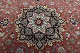Central medallion detail of 2000s Tabriz 50/60/70 Raj rug from Iran / Persia
