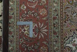 Central medallion detail of 2000s Tabriz 50/60/70 Raj rug from Iran / Persia
